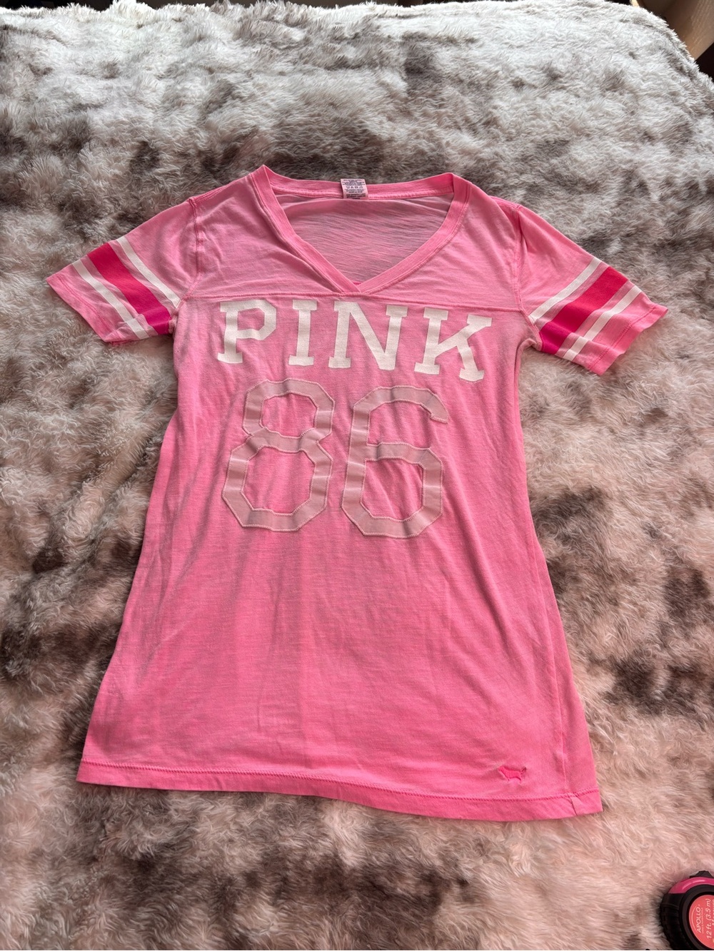 PINK Victoria's Secret Hot Pink V-Neck Tee with White '86' Graphic - Picture 7 of 7